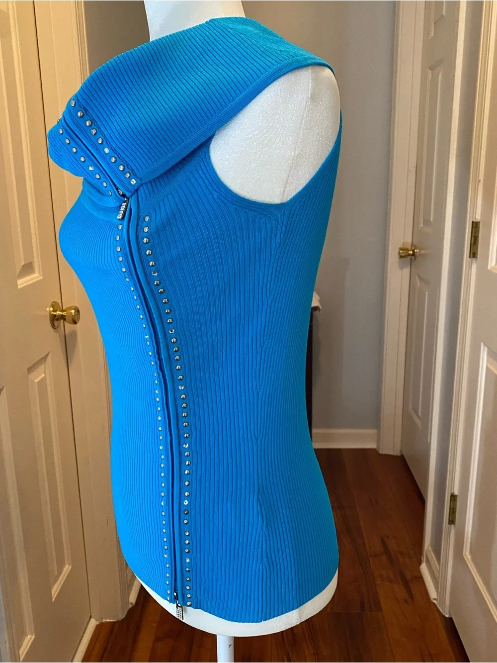 VINTAGE CACHE Bright Blue Ribbed Off-Shoulder Top with Zip and Studs - Picture 7 of 15